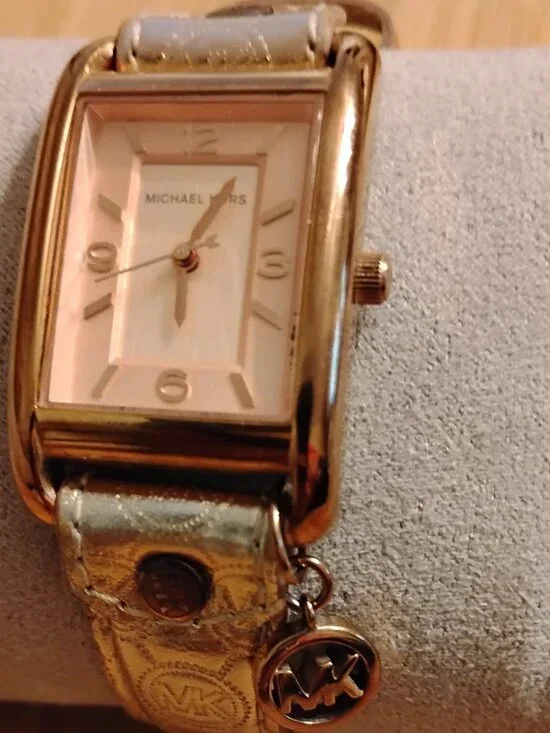 Michael Kors Women"s Watch With MK Charm. - Picture 4 of 7